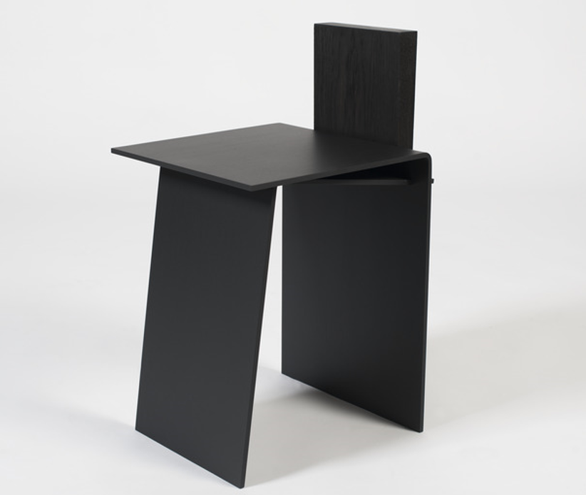3 in 1 is partly made of black anodized aluminium.