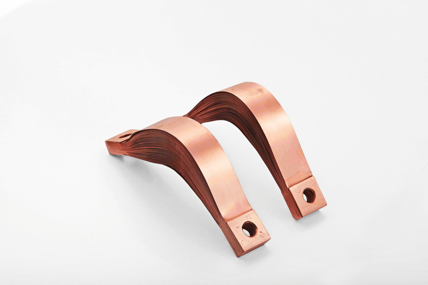 Flexible copper busbars with lamels and press-welded terminals.